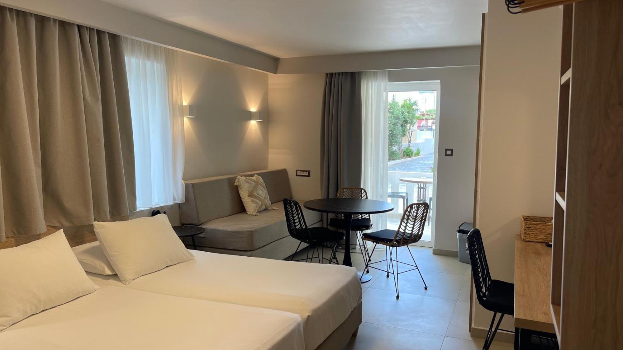 Agia Marina Alexia Beach Hotel מראה חיצוני תמונה