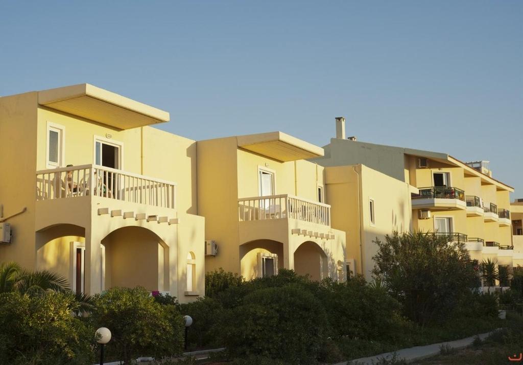 Agia Marina Alexia Beach Hotel מראה חיצוני תמונה